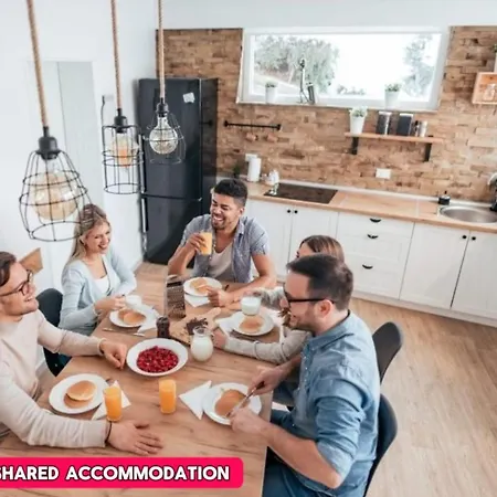 Habitación en casa particular *ra26s* For Your Relaxed & Cosy + Free Parking + Free Fast Wifi *