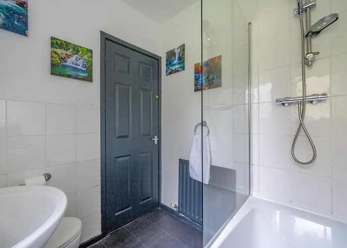 *ra26s* For Your Relaxed & Cosy + Free Parking + Free Fast Wifi * Leeds