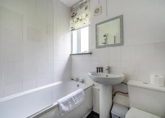 *ra26s* For Your Relaxed & Cosy + Free Parking + Free Fast Wifi * בית אירוח